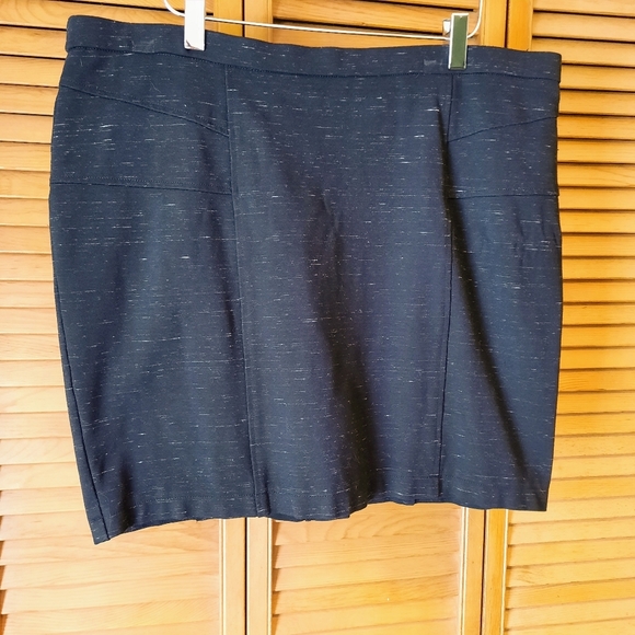 Reitmans Petite Black Stretchy Skirt - Picture 1 of 5